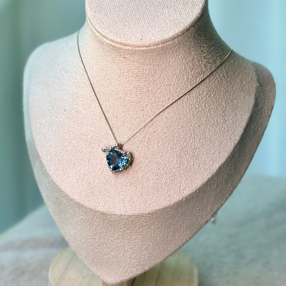 Elegant Blue Heart London blue topaz Pendant Necklace 18k sterling silver